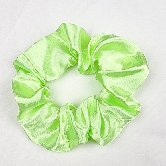 4 FOR $16 🔥Green Satin Scrunchie Hair Tie - Picture 1 of 5